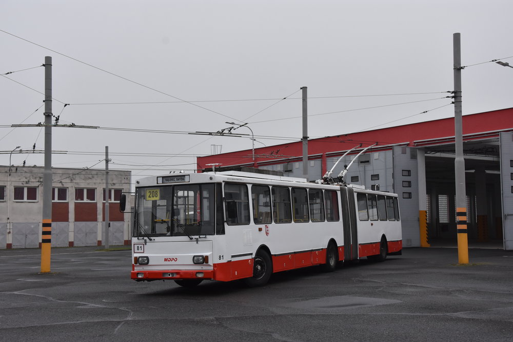 Pohled zleva na “opavský” vůz Škoda 15 Tr. (foto: Libor Hinčica)