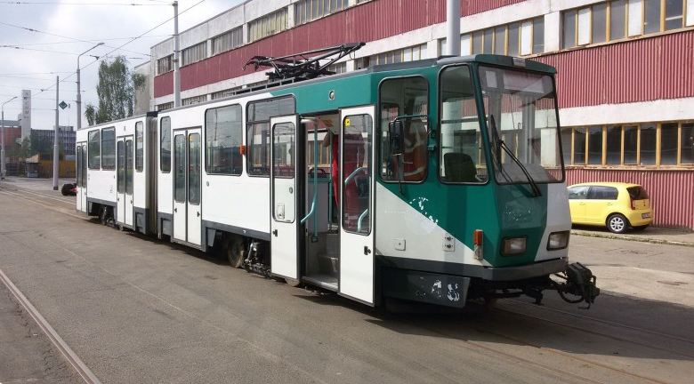 První tramvaje KT4DC byly do Prahy na opravu přivezeny v květnu 2016. (foto: Jaroslav Janda, DPP)
