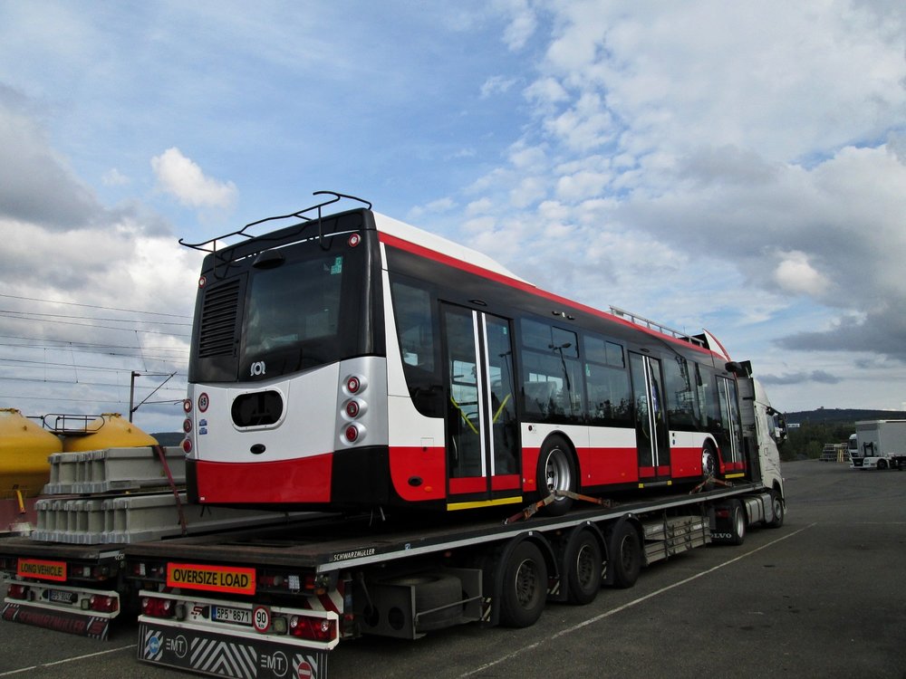 Pohled zezadu na karoserii trolejbusu Škoda 32 Tr pro Opavu. (foto: Vojtěch Cekota)