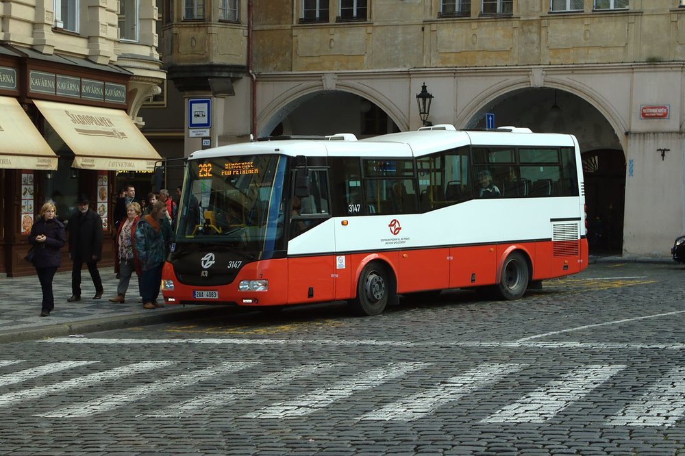 Autobus SOR BN 8,5 v Praze. (ilustrační foto, zdroj: Wikipedia.cz, foto: Aktron)