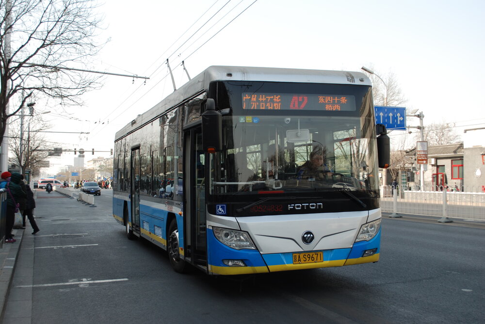 Jeden z 1.800 čínských trolejbusů, zde od dodavatele Foton. (foto: Libor Hinčica)