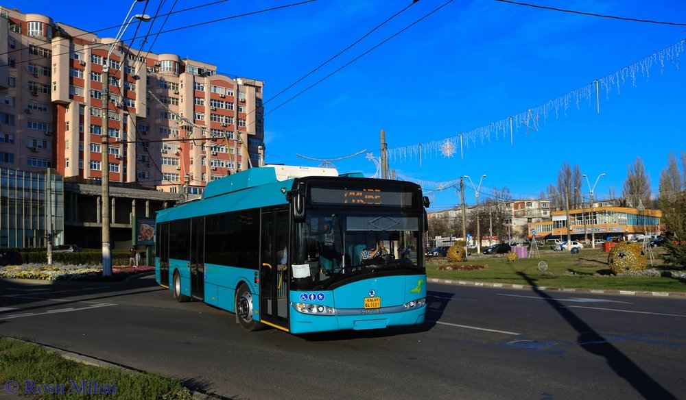 Na snímku z 9. 12. 2017 vidíme trolejbus z první dodávky v ulicích Galati. (foto: Mihai Roșu)