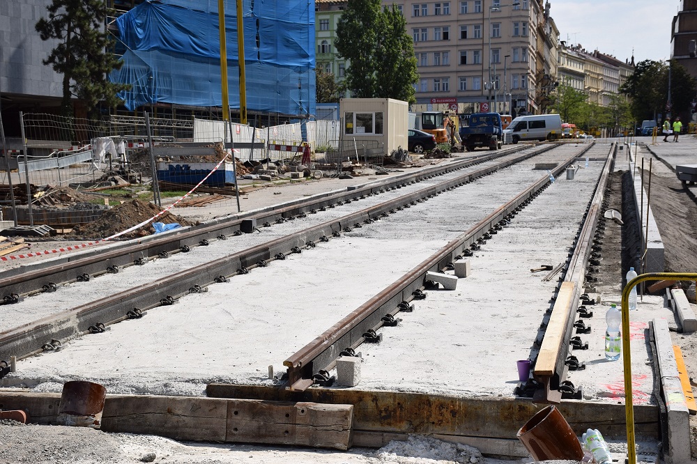Tramvajová trať není ani na jednom konci napojena na síť. (foto: DPP)