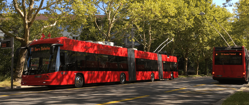 Tříčlánkový trolejbus Hess SwissTrolley 5 během zkušební jízdy dne 5. 9. 2018. (foto: BERNMOBIL)