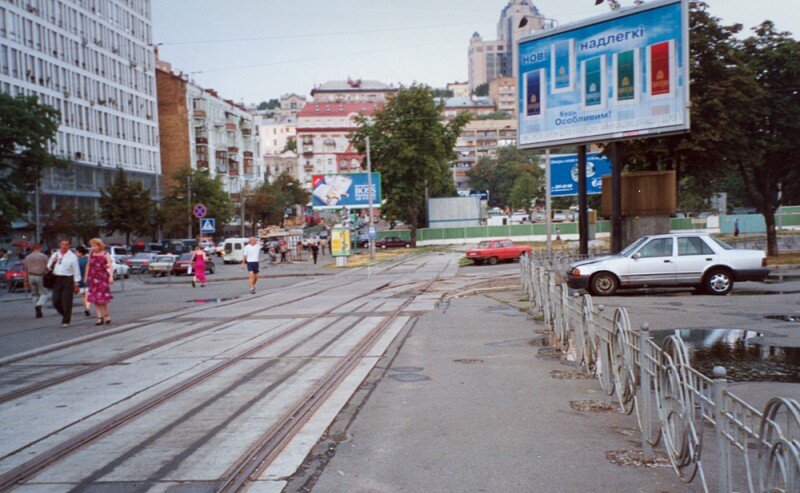Tramvajová trať k Paláci sportu krátce po uzavření. (foto: Нічний мрійник)