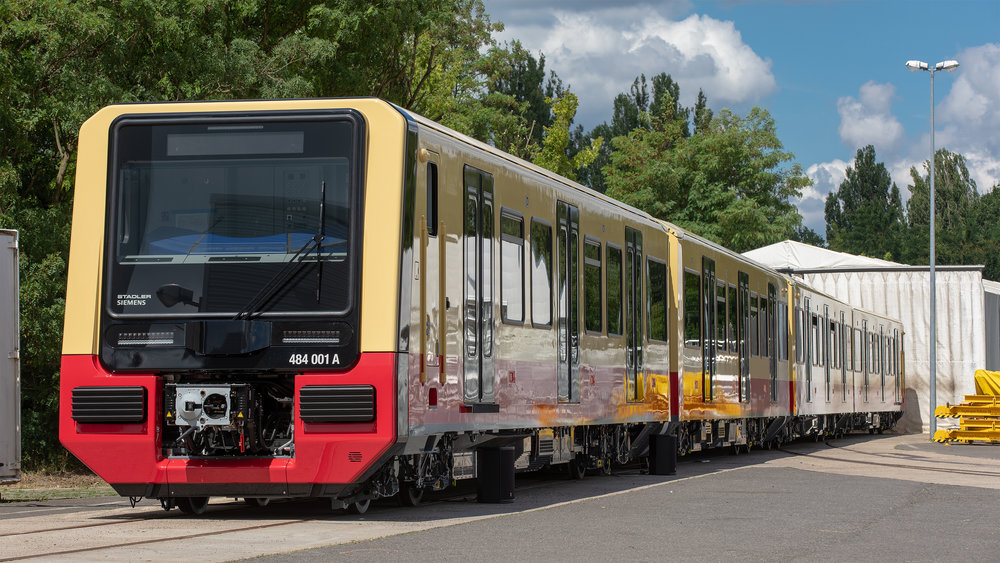 Nová jednotka berlínského S-Bahnu řady 484 na slavnostní prezentaci. (foto: Siemens)