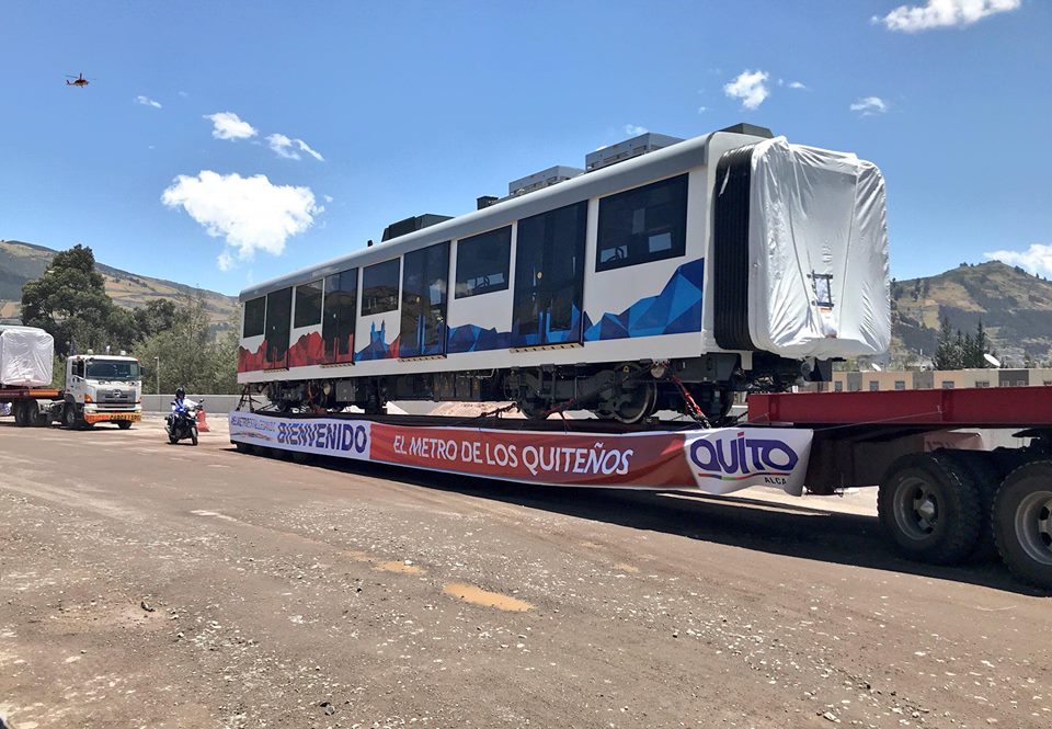 První souprava metra dorazila do Quita ze Španělska 6. září 2018. (foto: 2x Metro de Quito)