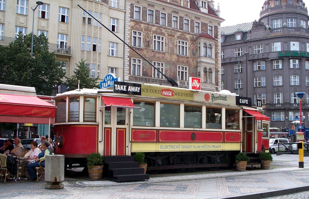 Vůz ev. č. 2077 je dnes na Václavském náměstí coby kavárna. V letech 1972-2000 však byla tramvaj v Plzni, přičemž původně se počítalo s tím, že bude zachována jako historická, byť v Plzni (kde nesla ev. č. 80) nikdy nesloužila potřebám cestujících, ale jenom jako služební. (zdroj: Wikipedia.org)