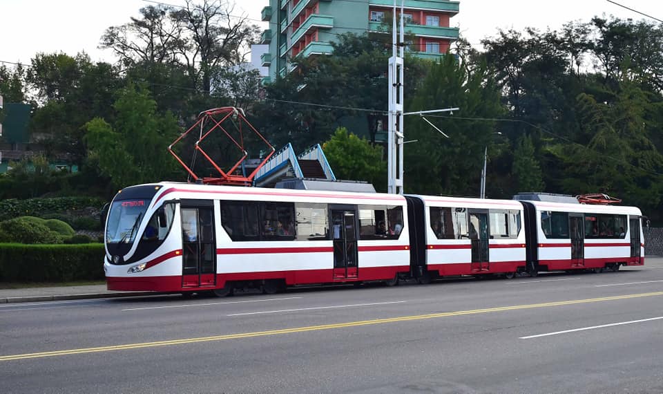 Tramvaj KT8D5 po modernizaci v severokorejském Pchjongjangu. (Zdroj: FB, Visit North Korea)