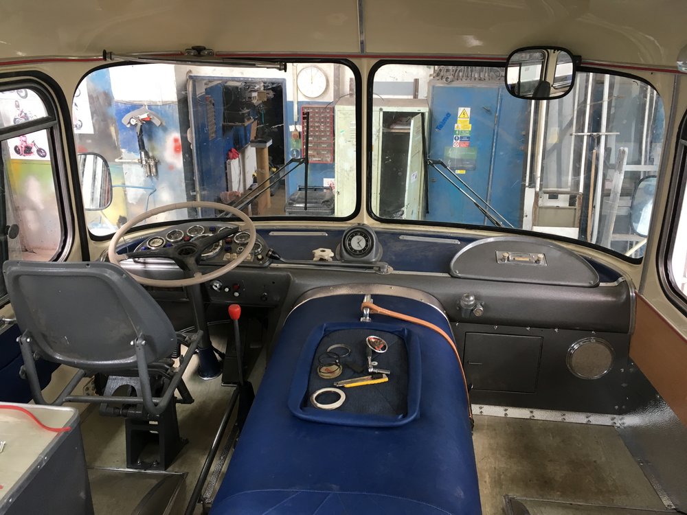 Stanoviště řidiče rekonstruovaného autobusu Škoda 706 RTO LUX dopravce Arriva Morava. (foto: Arriva Morava)