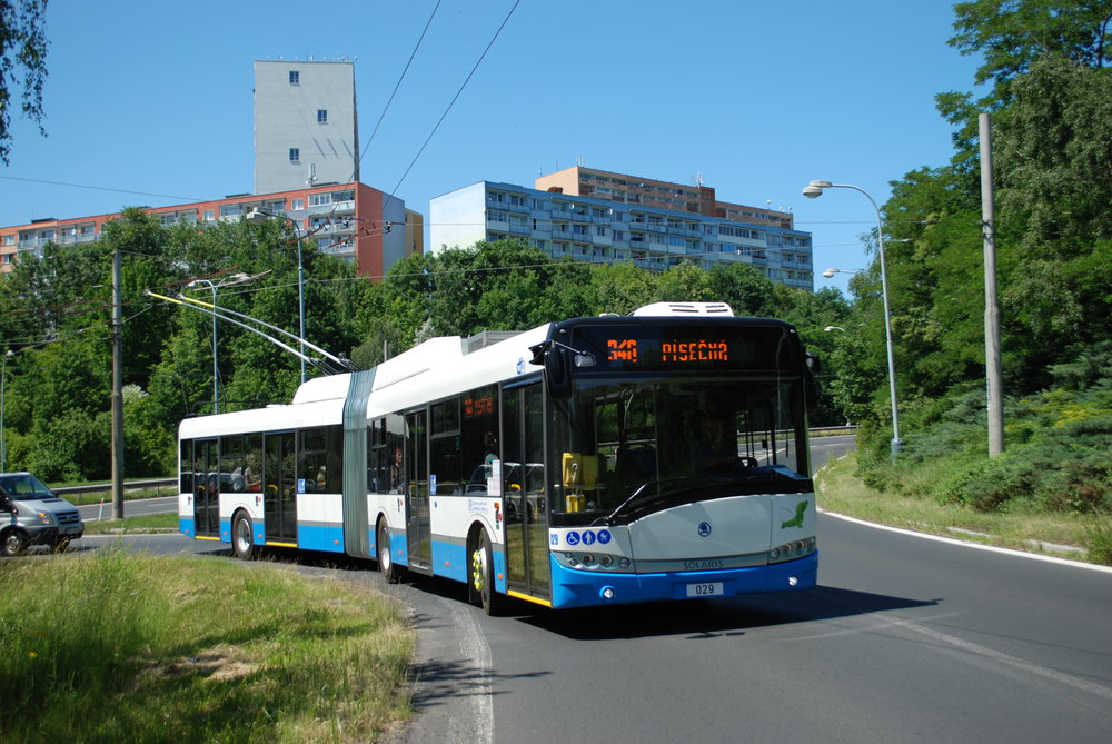 Trolejbus Škoda 27 Tr ev. č. 029 v Chomutově. (foto: Libor Hinčica)