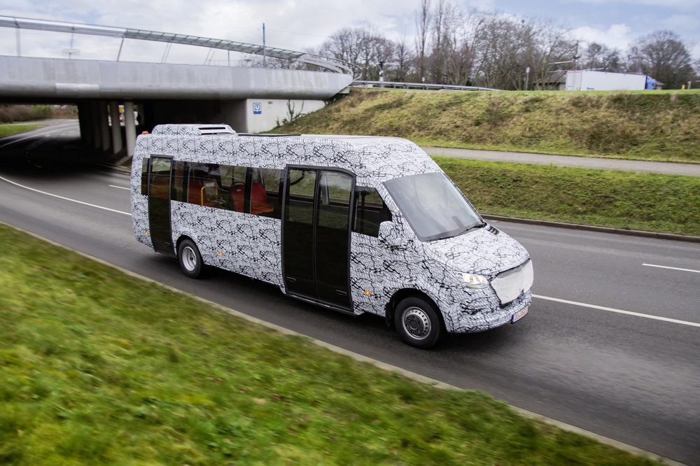 Mercedes-Benz ukázal první fotografie nového minibusu Sprinter v prodloužené verzi. (foto: Mercedes-Benz Minibus GmbH)