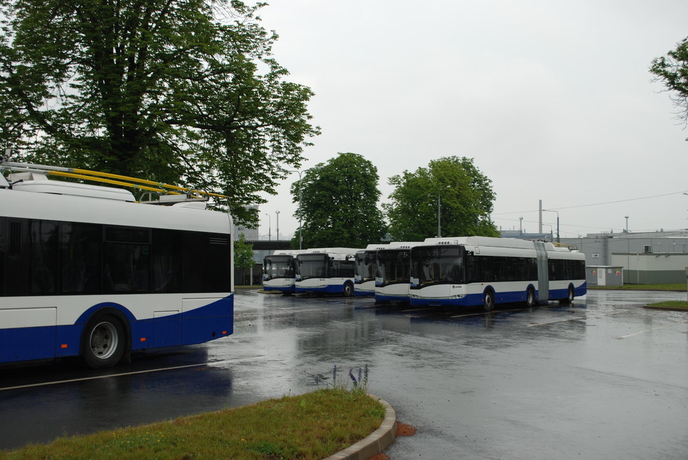 Trolejbusy Škoda 27 Tr pro Rigu v areálu vozovny Karlov. (foto: Libor Hinčica)