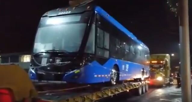 Z dodávky nových trolejbusů do vozovny Tetepilco. (snímek z videa: amigos de STE)