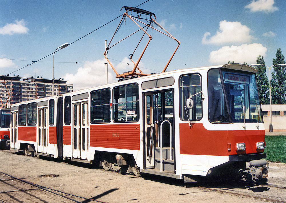 Historický záběr z testování tramvají KT4D v Praze. (foto: ČKD)