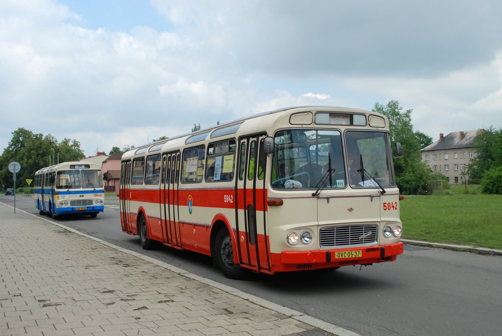 Autobusů ŠM 11 měla Ostrava celkem 441, linkové vozy byly u DP města Ostravy vzácností. (foto: Libor Hinčica)