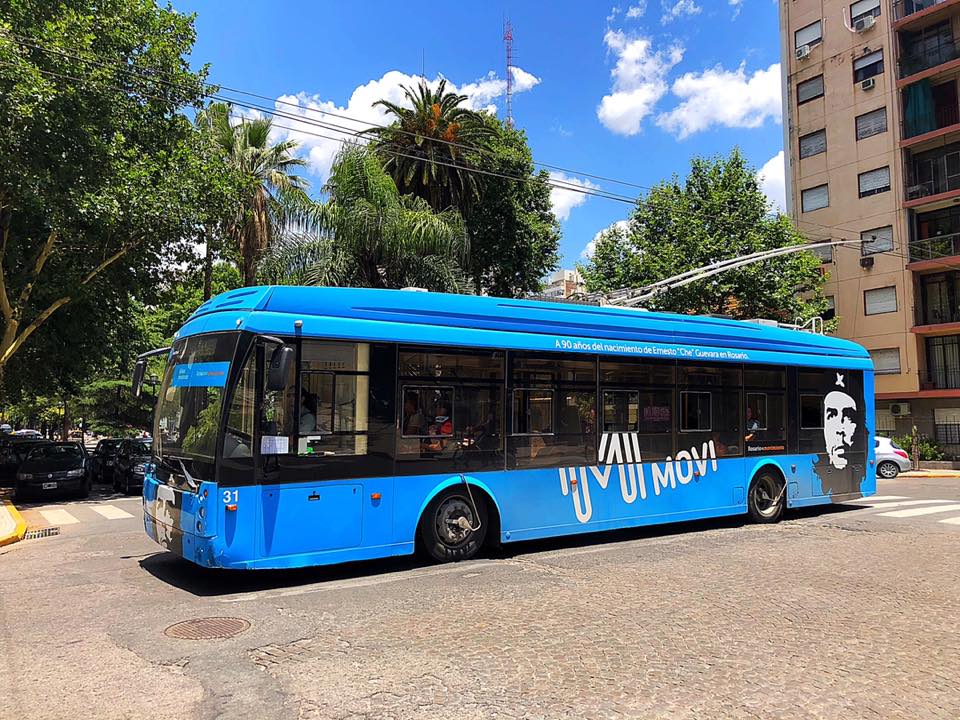 Trolejbus v argentinském Rosariu. V Asunciónu by se tímto provozem rádi inspirovali. Z Rosaria má naše redakce jednu horkou novinku, o které budeme brzy reportovat. (foto: Trolebuses Rosarinos; prosinec 2018)