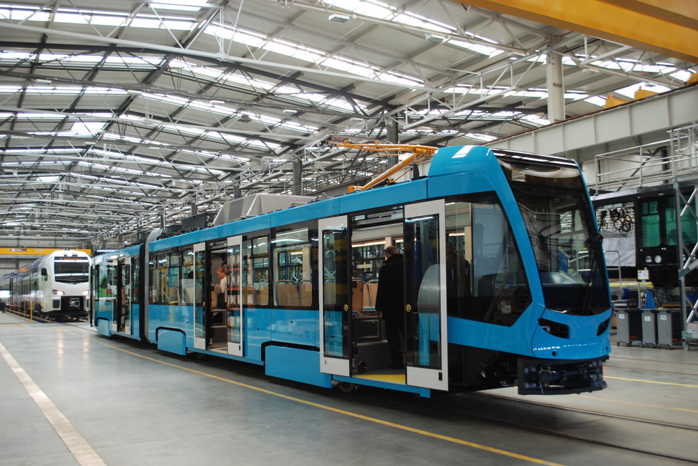 Podmínkám netradičně pojatého tendru by mohla teoreticky vyhovět i tramvaj Tango NF2 od Stadleru. (foto: Libor Hinčica) 