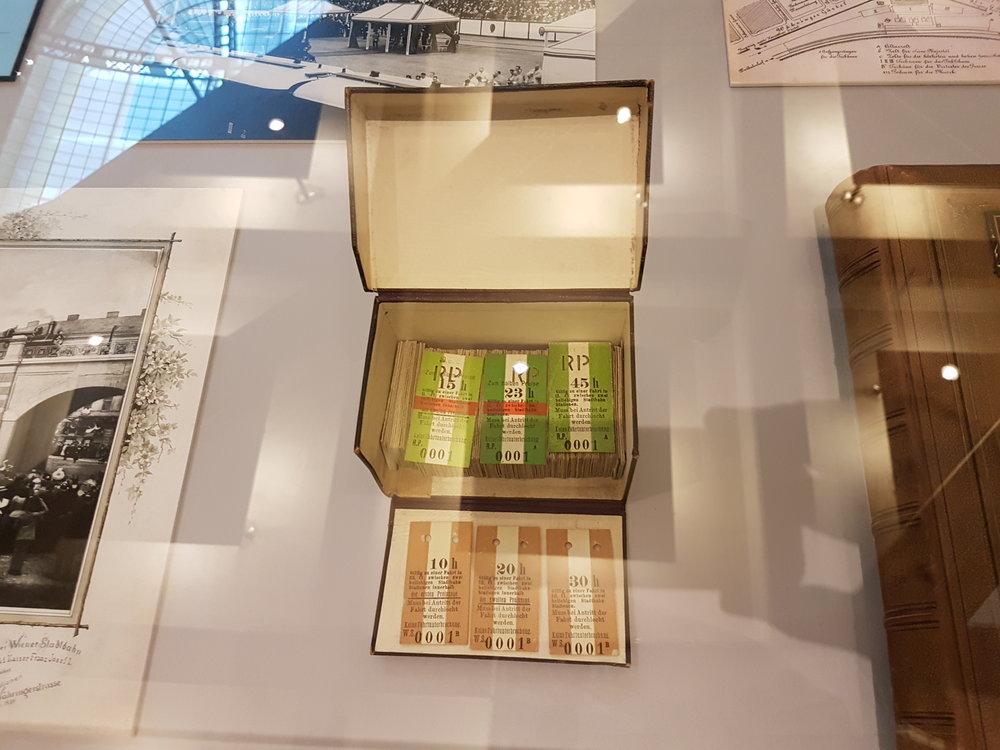 Cestovné lístky viedenskej mestskej dráhy. (Foto: Peter Martinko)