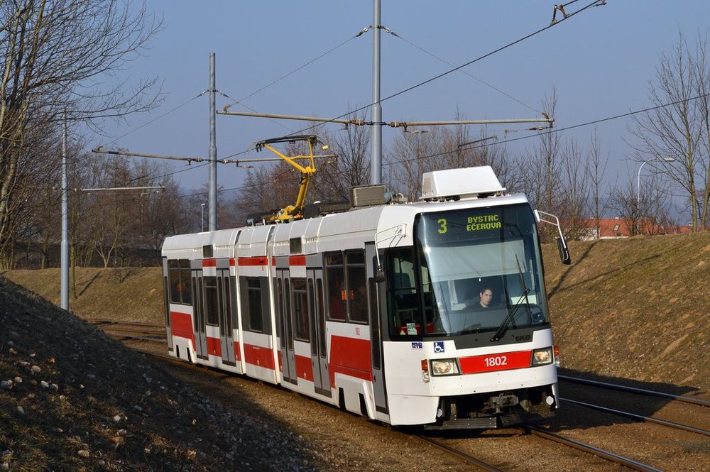 Tramvaj RT6N1 ev. č. 1802 brněnského DP v Brně-Bystrci. (foto: Ing. Jiří Černý)