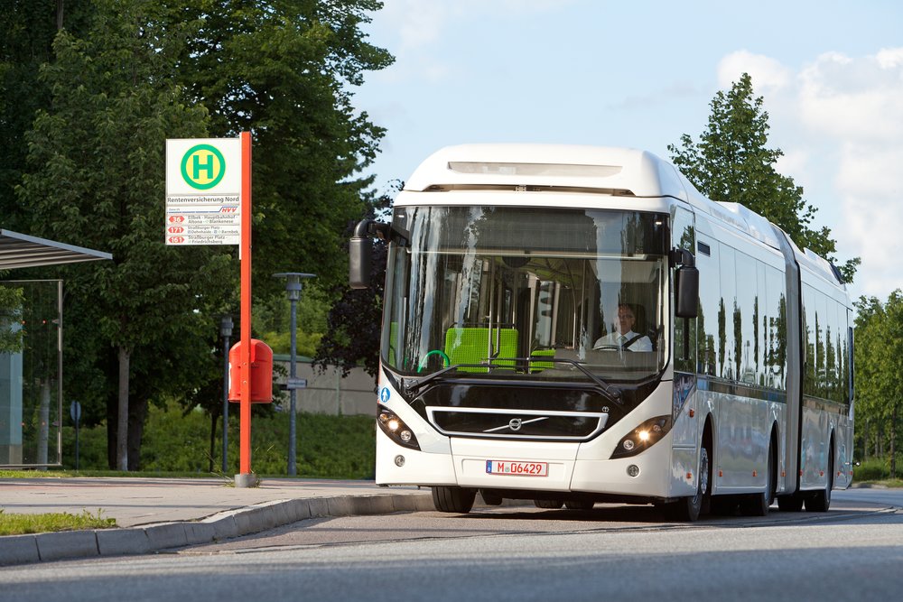 Kloubové městské vozy pro Evropu má Volvo prozatím v nabídce jen v hybridní verzi. (foto: Volvo Buses)