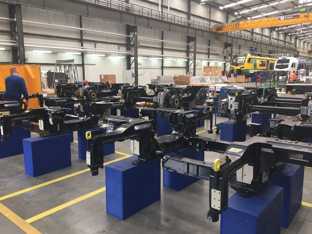 Podvozky a rámy podvozků pro ostravské tramvaje. (foto: Libor Hinčica)