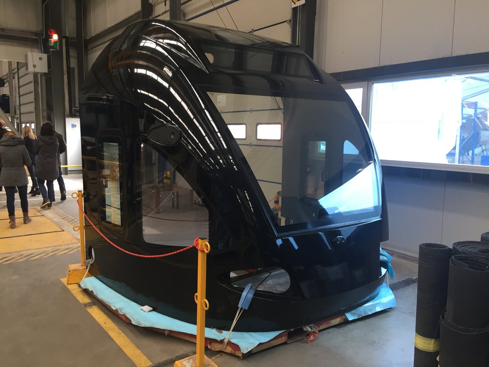 A něco pro železniční fanoušky. Nové čelo pro nehodou poškozenou jednotku Flirt pro Leo Express. (foto: Libor Hinčica)