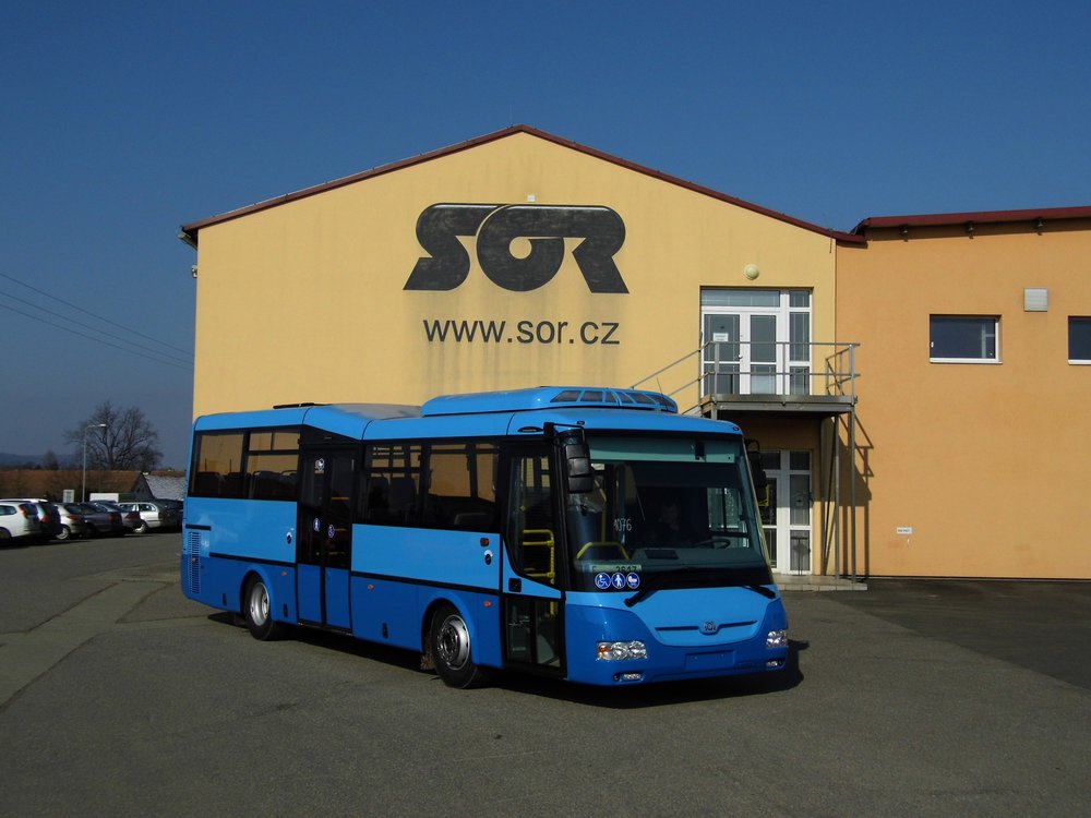 Jeden z 27 autobusů SOR pro bulharský Sliven v jednom z areálů výrobce v Libchavách. (foto: Martin Plačko, www.mhdzive.cz)