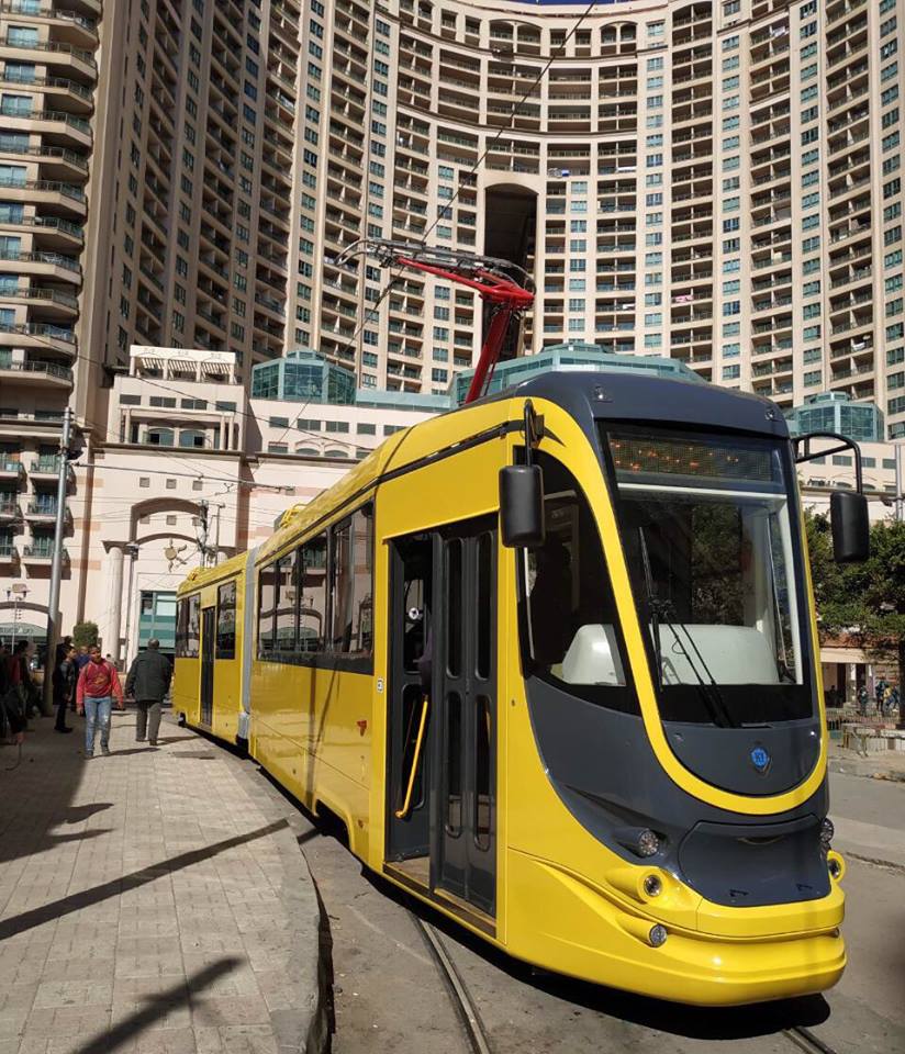 Když se dva perou, třetí se směje… Zatím jediný, kdo může letos do Kyjeva nové tramvaje dodávat, je oděská Tatra-Jug, která do hlavní města vyšle deset částečně nízkopodlažních vozidel. Na snímku její plně vysokopodlažní výrobek pro Alexandrii. (foto: březen 2019, Tatra-Jug).