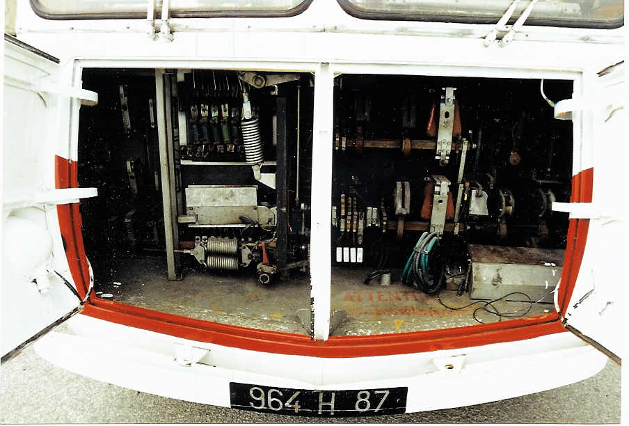 Ex-limožský vůz ev. č. 5 je dnes uchováván v muzeu v trolejbusovém muzeu ve Sandtoftu, toto je jeho skříň s výzbrojí. (foto: Martin Nimmo)