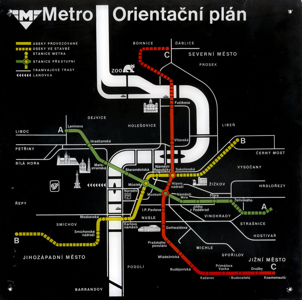 Plán pražského metra ukazující rozsah sítě na konci roku 1985 i zvažovaná prodloužení. (zdroj: archiv DPP)