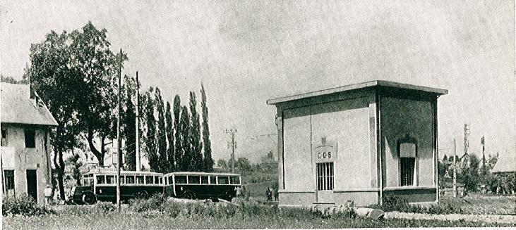Trať Chambéry – Chignin-les-Marches byla otevřena roku 1930. V provozu byly trolejbusy VETRA typu O.T.S.C. s přívěsem. Snímek je zajímavý především kvůli měnírně s usměrňovači, kterou se VETRA ve svém katalogu z třicátých let chlubila. (zdroj: VETRA / archiv Československý Dopravák)