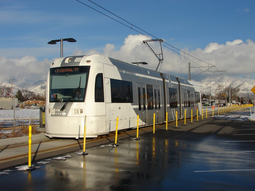 Tramvaj Siemens S70 v Salt Like City na lince S Line. Také zde se tramvajemi sveze jen cca 1000 cestujících denně. (zdroj: Wikipedia.org) 