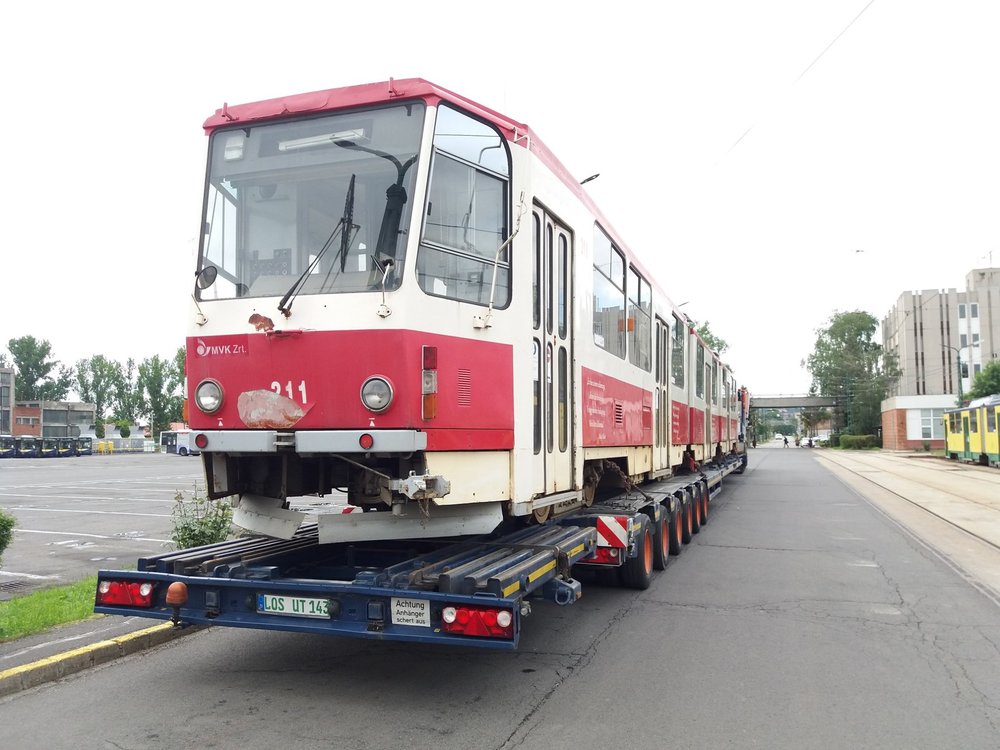 Vůz KT8D5 ev. č. 211 po naložení v Miskolci. (foto: MVK Zrt.)