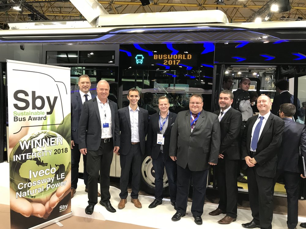 Zástupci Iveca Bus, Tezasu a BusLine na Busworldu v Belgii. Zleva:
Jan Kimla, Obchodní ředitel pro trhy střední a východní Evropy IVECO BUS;
Radek Rožánek, Předseda představenstva Tezas servis, a.s.;
Stephane Espinasse, Heavy Bus line director;
Radek Chobot, Předseda představenstva a Generální ředitel BusLine;
Jaroslav Semler, Místopředseda představenstva a dopravní ředitel BusLine;
Libor Doubek, Area manager IVECO BUS;
Jiří Kalousek, Vedoucí prodeje Česká Republika IVECO BUS.

(Foto: Iveco Bus)