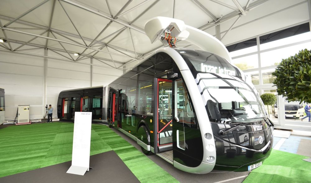 Prototyp článkového elektrobusu Irizar ie tram (Irizar i2e 18m) na veletrhu Busworld. (foto: Slobodan Kostić, Autobusi.net)