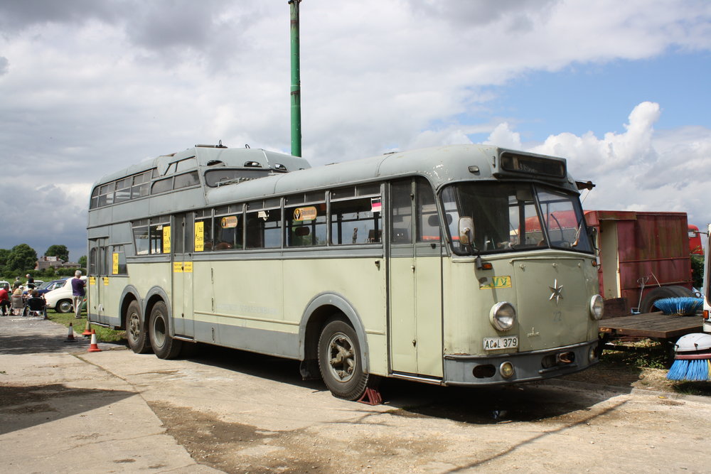 Současný neuspokojivý stav trolejbusu z Cách v muzeu v Sandtoftu po dvou letech odstavení. (foto: British Trolleybus Sociaty)