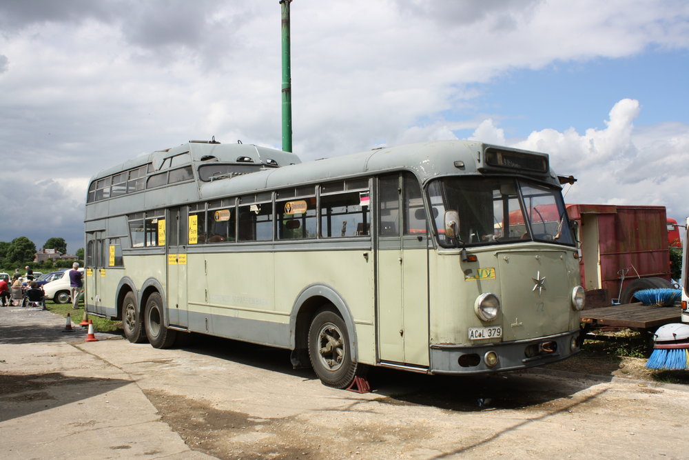 Současný neuspokojivý stav trolejbusu z Cách v muzeu v Sandtoftu po dvou letech odstavení. (foto: British Trolleybus Sociaty)