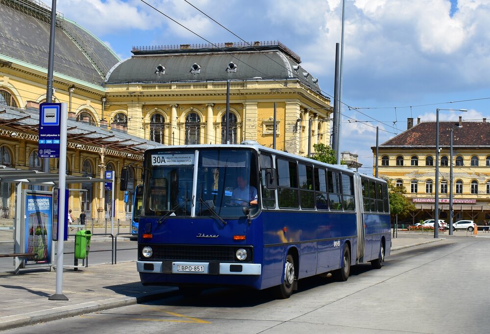 Jeden z budapešťských autobusů Ikarus 280 v létě 2019. (foto: Ondřej Mikolášek)