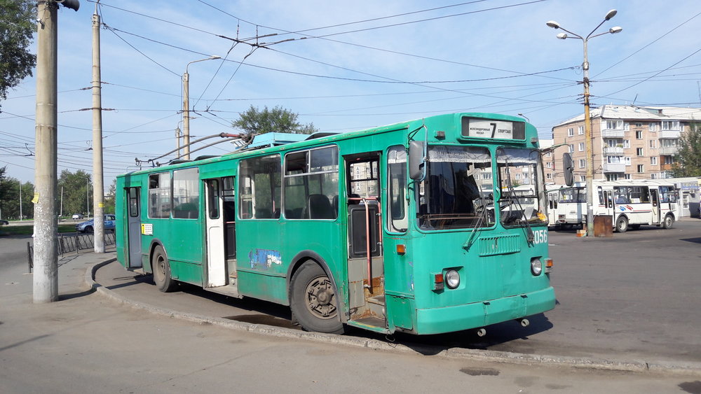 Vůz ZiU-682G-012 na konečné Sportzal. ZiUček je ve městě stále dostatek. 