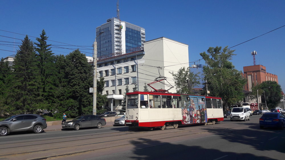 Tramvaj nedaleko centra Čeljabinska dne 30. 7. 2017. 
