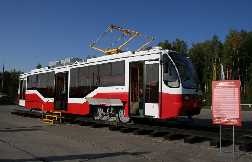 Tramvaje, které svým charakterem odpovídají českým vozům VarioLF, nalezneme v řadě měst bývalého SSSR. Svůj vlastní produkt má i Uraltransmaš. (zdroj: Uraltransmash.ru)