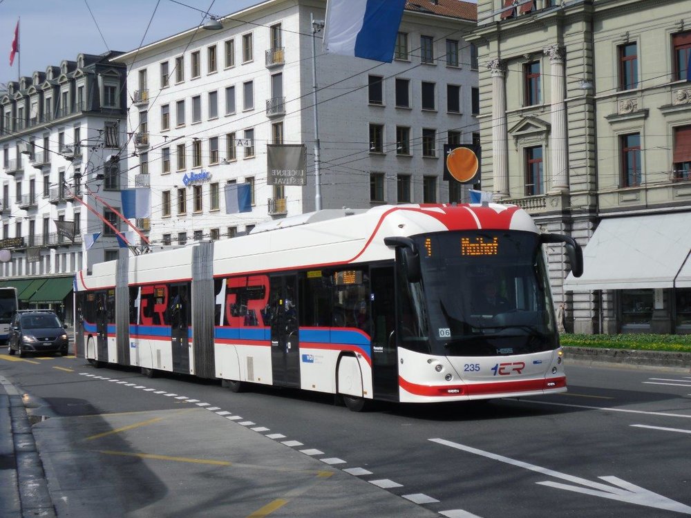 Trolejbus HESS SwissTrolley 4 v Luzernu. Typově identický vůz by se měl objevit v ulicích Salzburgu. (foto: Gunter Mackinger)