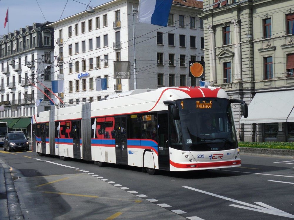Trolejbus HESS SwissTrolley 4 v Luzernu. Typově identický vůz by se měl objevit v ulicích Salzburgu. (foto: Gunter Mackinger)