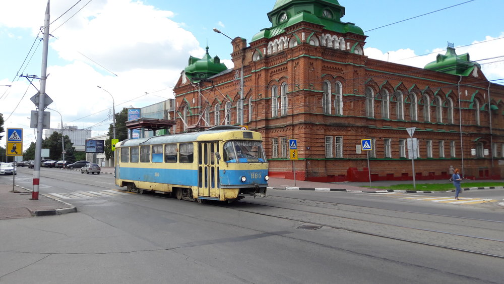 Služební T3SU ev. č. BB-5 byl zvěčněn u Leninova náměstí. 