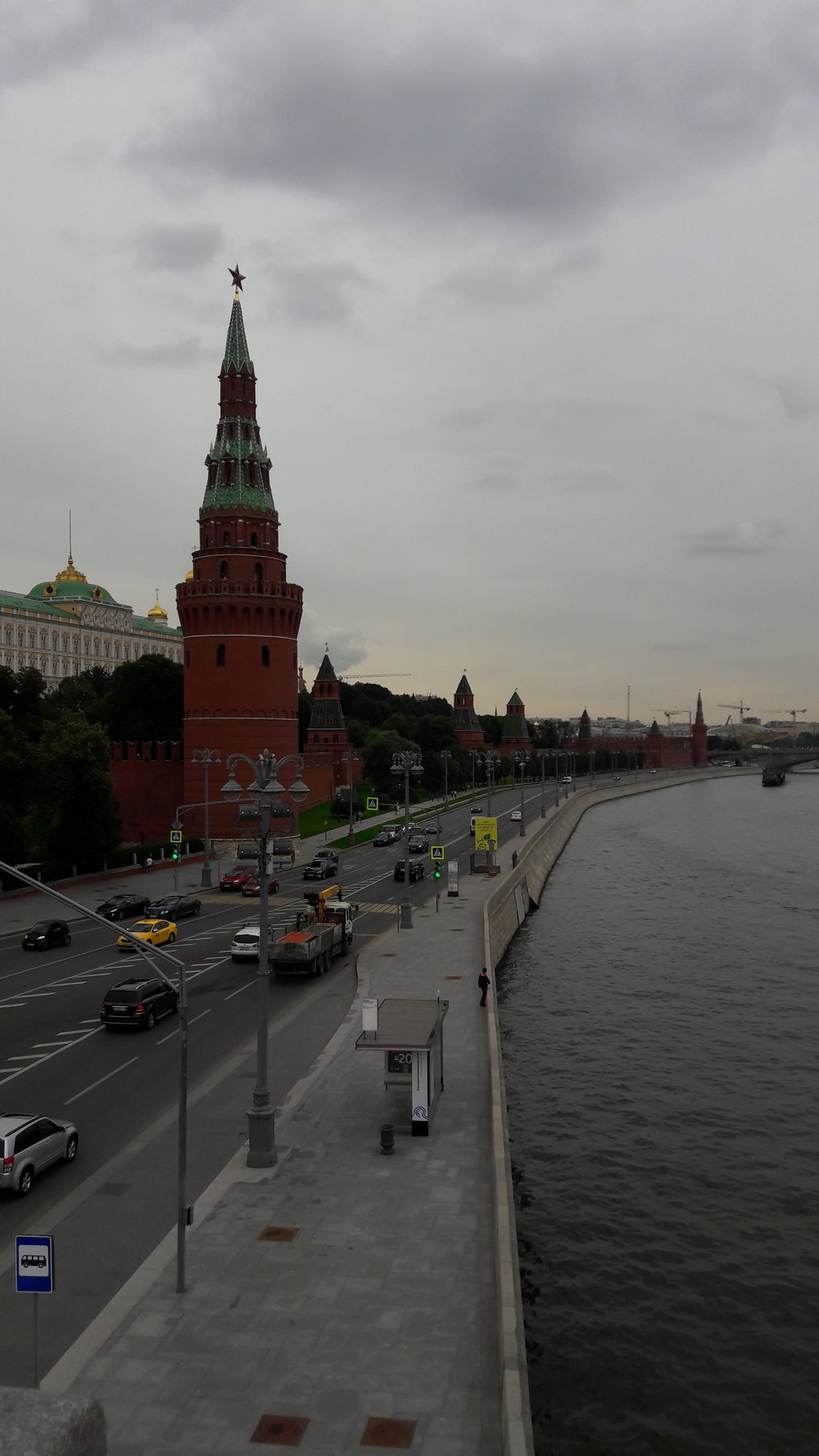 Příznivci trolejbusů se obrátili s prosbou o zastavení rušení trolejbusů i na nejmocnějšího muže Ruska. Tomu však pod Kremlem dráty v nedávné době zmizely, takže trolejbusy zřejmě spasit nemíní.
