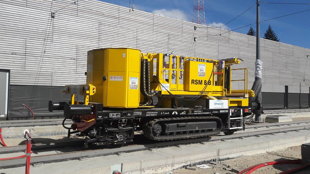 Jeden ze zajímavých služebních vozů podílejícících se na výstavbě trati. (zdroj: FB LUXTRAM)
