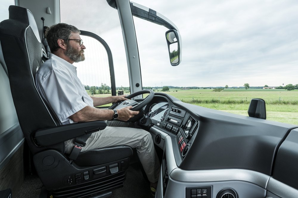 Stanoviště řidiče nového MAN Lion's Coach. (foto: MAN Truck & Bus)