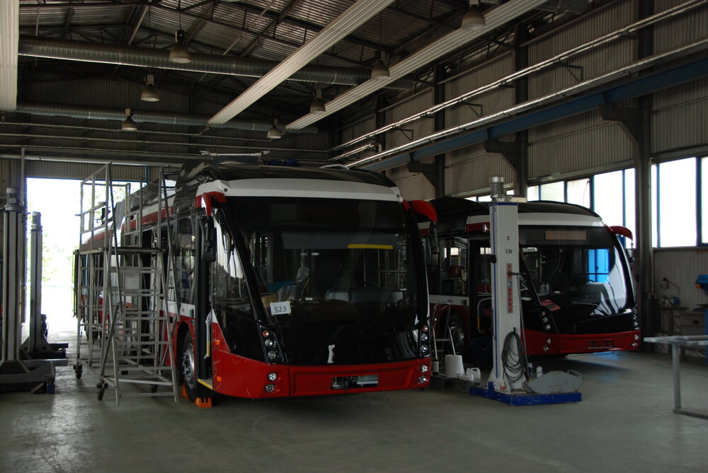 Ve spolupráci se Cegelecem a Solarisem probíhala v Ekově výroba trolejbusů (finální montáž) pro rakouský Salzburg. Trolejbusy přímo pro Ostravu dodávané Škodou Electric se již vyráběly v případě poslední série v Plzni. (foto: Libor Hinčica)