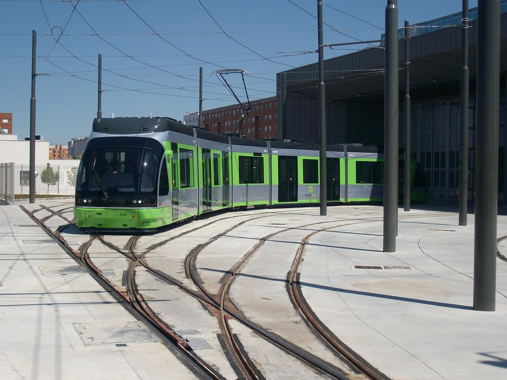 Tramvaj na kolejové harfě. (foto: Juanjo Olaizola Elordi)